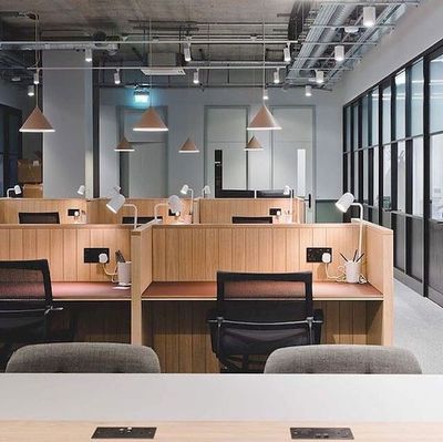 Contemporary IT Workstation