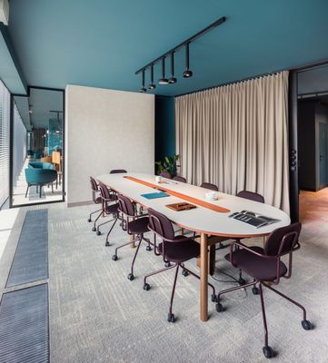 Contemporary Meeting Room