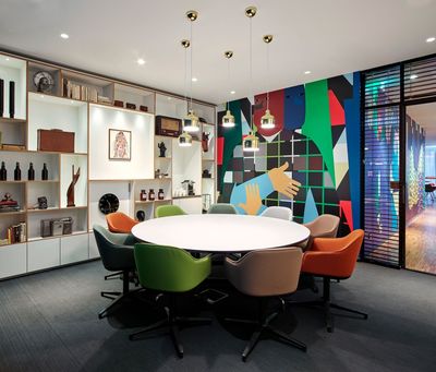 Contemporary Meeting Room