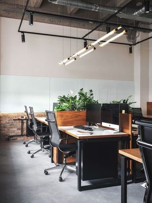 Contemporary IT Workstation
